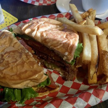 Lakewood Landing - Burger - Dive Bars Near Me - Dallas, Texas Lakewood Landing - Burger - Dive Bars Near Me - Dallas, Texas
