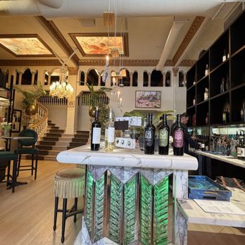 Flora Springs Wine Lounge - Wine Tasting Room Near Me - Napa, California Flora Springs Wine Lounge - Wine Tasting Room Near Me - Napa, California