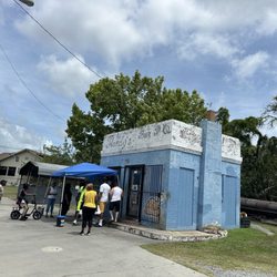 Randy's Bar-B-Q - Line