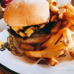 Shake'em Buns - The other women burger, too much mayo