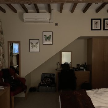 White Hart Royal - View of room doesn't do it justice ! So nice and we only stay at top places , Marriott, Hilton etc . - Hotels Near Me - Moreton-in-Marsh, GLS