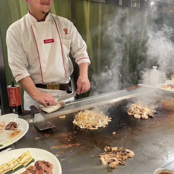 Benihana - Chandler - Danny in Action - Sushi Bars Near Me - Chandler, Arizona