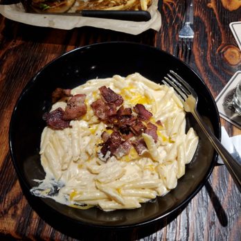 Initiative Brewing - Cheeseburger and Mac n cheese with bacon - Brewpubs Near Me - Redmond, Oregon Initiative Brewing - Cheeseburger and Mac n cheese with bacon - Brewpubs Near Me - Redmond, Oregon