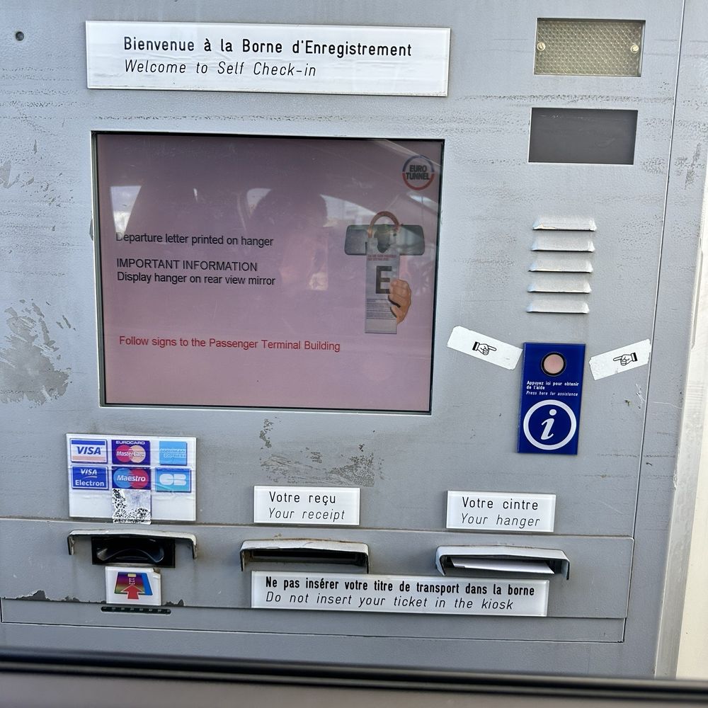Eurotunnel le Shuttle - Enter your reservation information. Ticket for car is printed. - Airport Shuttles Near Me - Coquelles, 62