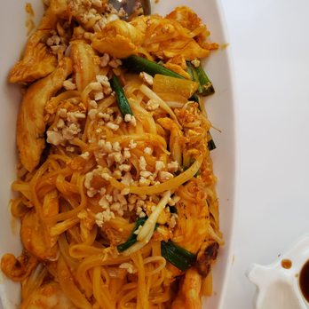 Joy Yee Noodle - Pad Thai chicken and 4 giant shrimps with scallions and translucent onions. - Chinese Near Me - Chicago, Illinois