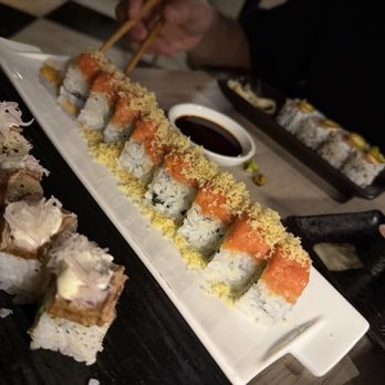 Mrs Fish - Crunch roll - Cocktail Bars Near Me - Los Angeles, California