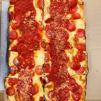 Avenue Kitchen + Bar - The Reg Pizza - Beer Bar Near Me - Somerville, Massachusetts