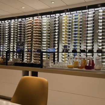 Star Alliance Lounge - Airport Lounges Near Me - Los Angeles, California
