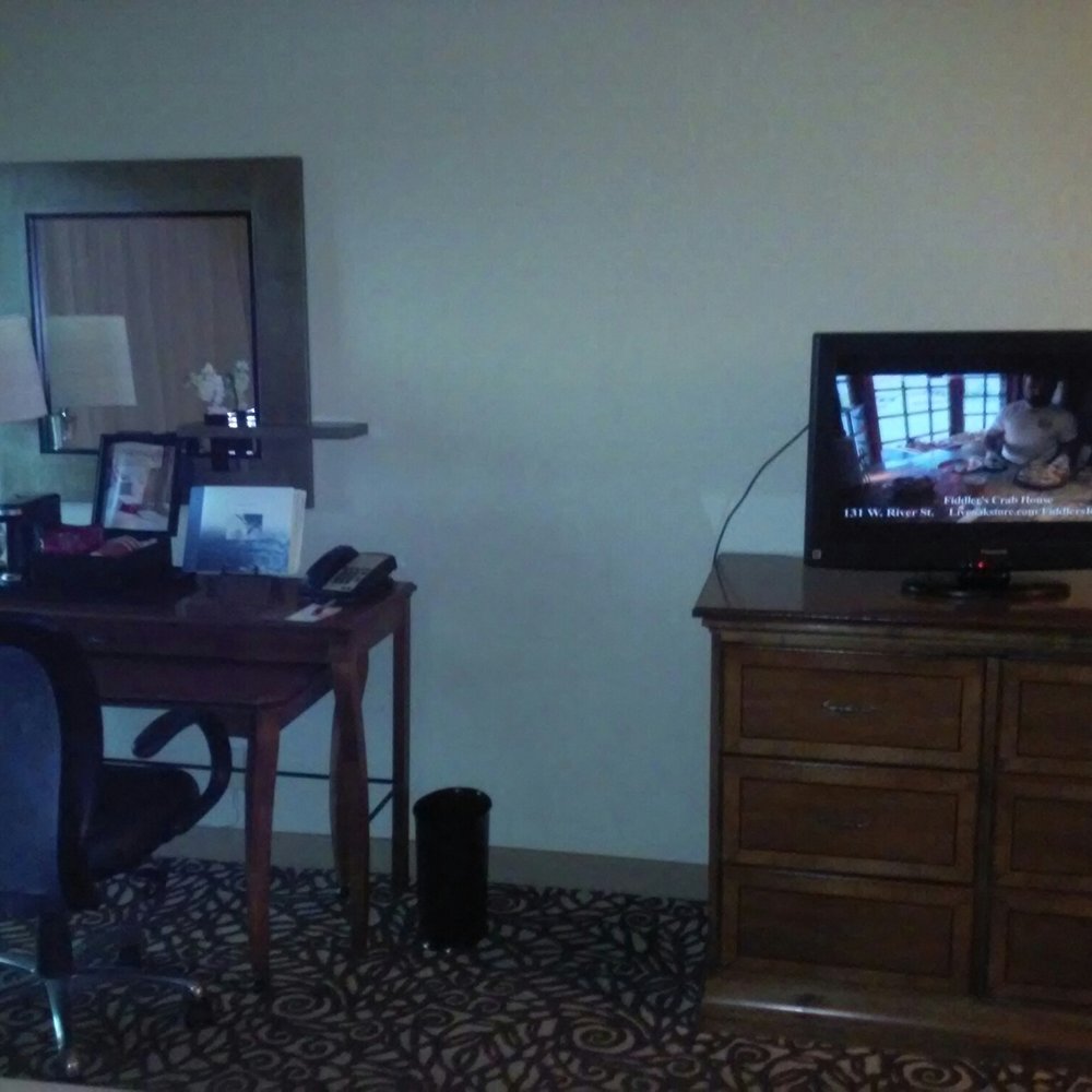 Marriott Savannah Riverfront - Desk /Tv - Hotels Near Me - Savannah, Georgia Marriott Savannah Riverfront - Desk /Tv - Hotels Near Me - Savannah, Georgia