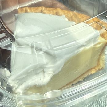 Classic Cobbler Cafe - Lemon  crème pie - Bakeries Near Me - Chicago, Illinois