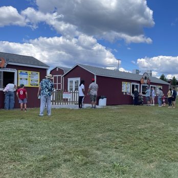 Gaver Farm - There's two food-vendors buildings, with more of the sweets in the Donut Hut to the right - Pick Your Own Farms Near Me - Mount Airy, Maryland Gaver Farm - There's two food-vendors buildings, with more of the sweets in the Donut Hut to the right - Pick Your Own Farms Near Me - Mount Airy, Maryland