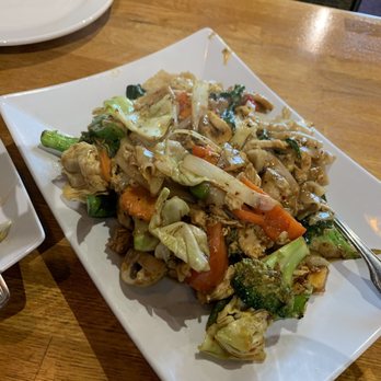 Tasty Thai - Pad kee mow, love how it comes with lots of veggies! - Thai Near Me - Bellevue, Washington