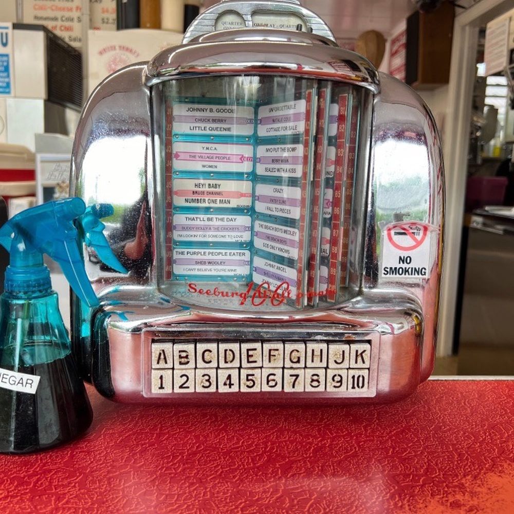 Fine selection of oldies on the counter seating juke boxes Fine selection of oldies on the counter seating juke boxes