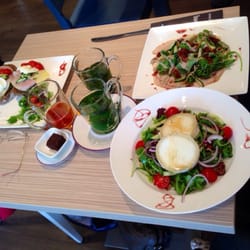 Ups & Downies - Vitella Tonata salade, geitenkaas salade, broodje gezond.