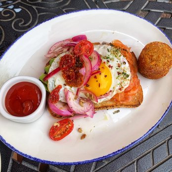 Green Pig Bistro - Avocado Toast - New American Near Me - Arlington, Virginia Green Pig Bistro - Avocado Toast - New American Near Me - Arlington, Virginia