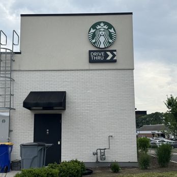 Starbucks - Coffee & Tea Near Me - Bridgeport, Connecticut