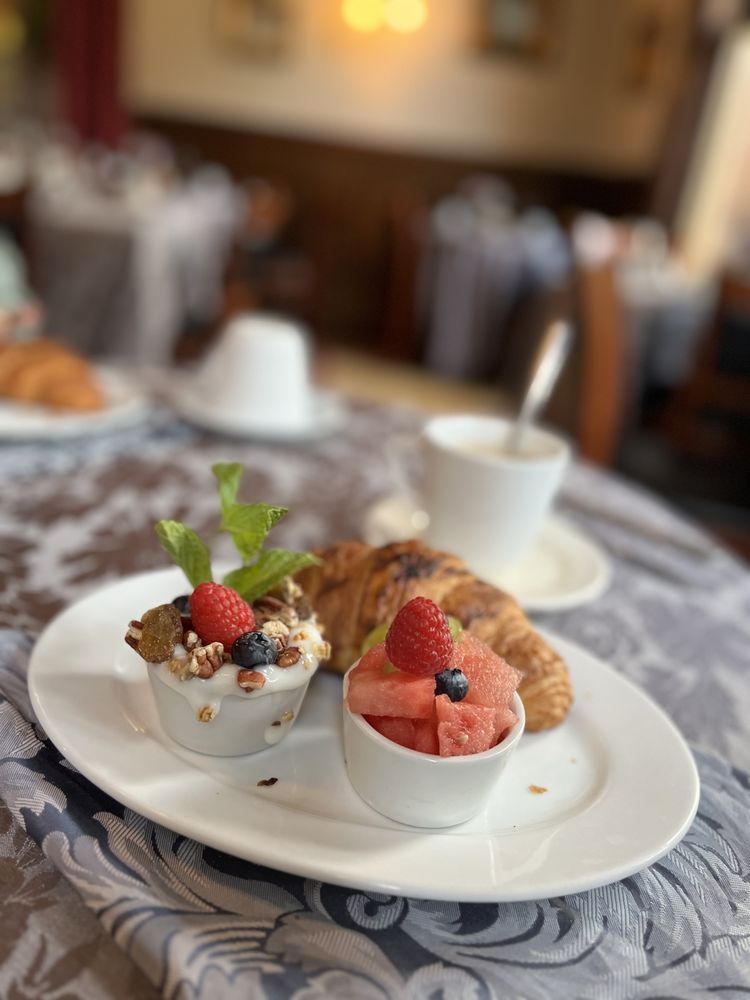 Social spots from Henderson Castle