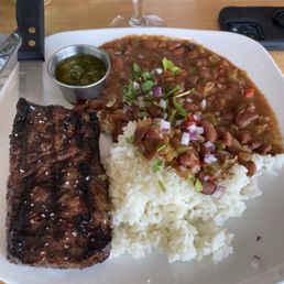Steak, beans, & Rice & Beans w/8oz Entrana