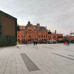 Estación Terminal Constitución - Día gris y otoñal en Plaza Constitución.