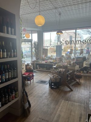 Momma's Grocery + Wine by null