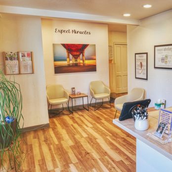 Breathe Chiropractic - Breathe Chiropractic Lobby in Phoenix, Arizona - Chiropractors Near Me - Phoenix, Arizona