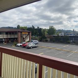Kings Motor Inn - They live in the office lol but worried about everything you