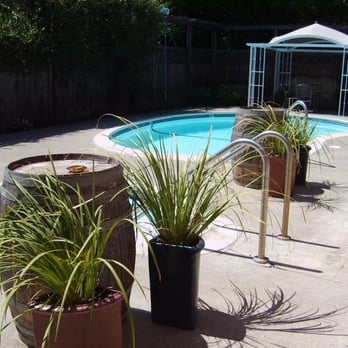 Chablis Inn - Pool and Hot Tub Area - Hotels Near Me - Napa, California Chablis Inn - Pool and Hot Tub Area - Hotels Near Me - Napa, California