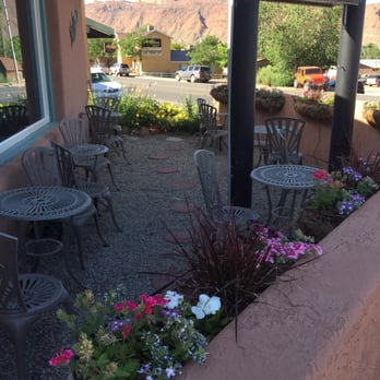 Inca Inn Motel - Breakfast patio - Hotels Near Me - Moab, Utah Inca Inn Motel - Breakfast patio - Hotels Near Me - Moab, Utah