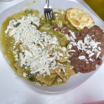 Alebrijes Cafe - Green Sauce chicken and beans - Mexican Near Me - Dallas, Texas Alebrijes Cafe - Green Sauce chicken and beans - Mexican Near Me - Dallas, Texas