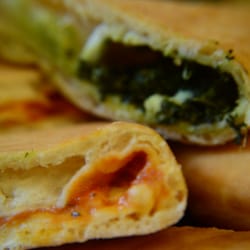 Friarié - La pizza fritta.....una specialità dello street food napoletano....e noi la facciamo buona