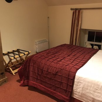 The Anvil Bar - Cozy rooms, tiny TV - Pubs Near Me - Castlemaine, Kentucky