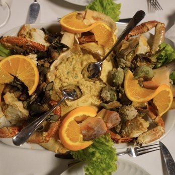 O Gaveto - Fresh boiled crab, (what they called stuffed crab), and shellfish we picked out. - Seafood Near Me - Matosinhos, 13 O Gaveto - Fresh boiled crab, (what they called stuffed crab), and shellfish we picked out. - Seafood Near Me - Matosinhos, 13