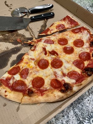 Gino's Pizza by null