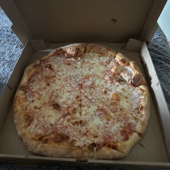 Anna's Italian Restaurant - Pizza I received - Pizza Near Me - Hampton, Virginia