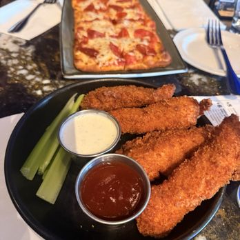 Hard Rock Cafe - Chicken Strips - American Near Me - Las Vegas, Nevada