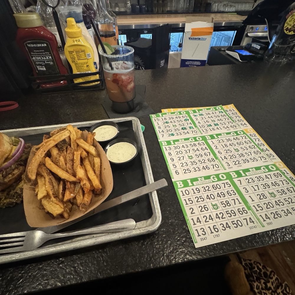 Ocmulgee Brewpub - Ocmulgee Burger - Veggie and Fries - New American Near Me - Macon, Georgia