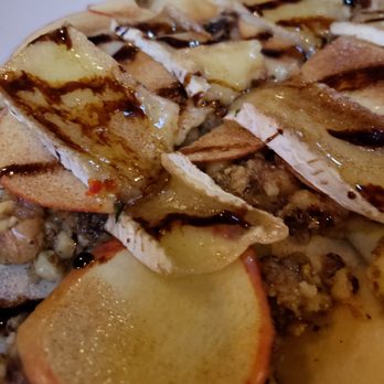 Barrel Back Restaurant - Brie Flatbread appetizer but this can be also dessert. It was a very good combination of brie, apples, walnuts and balsamic. - New American Near Me - Walloon Lake, Michigan