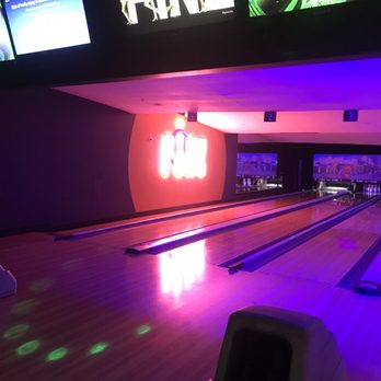 Pinz Bowling Kitchen + Bar - Old school vibe - Bowling Near Me - Studio City, California Pinz Bowling Kitchen + Bar - Old school vibe - Bowling Near Me - Studio City, California