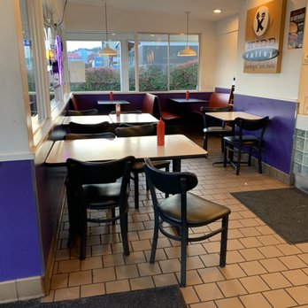 Kidd Valley - Kenmore - Seating area. - Burgers Near Me - Kenmore, Washington