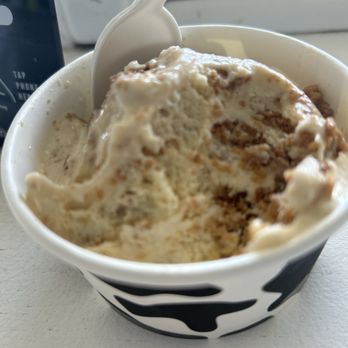 The Barn Ice Cream - Oatmeal cream pie ice cream - Desserts Near Me - Virginia Beach, Virginia The Barn Ice Cream - Oatmeal cream pie ice cream - Desserts Near Me - Virginia Beach, Virginia