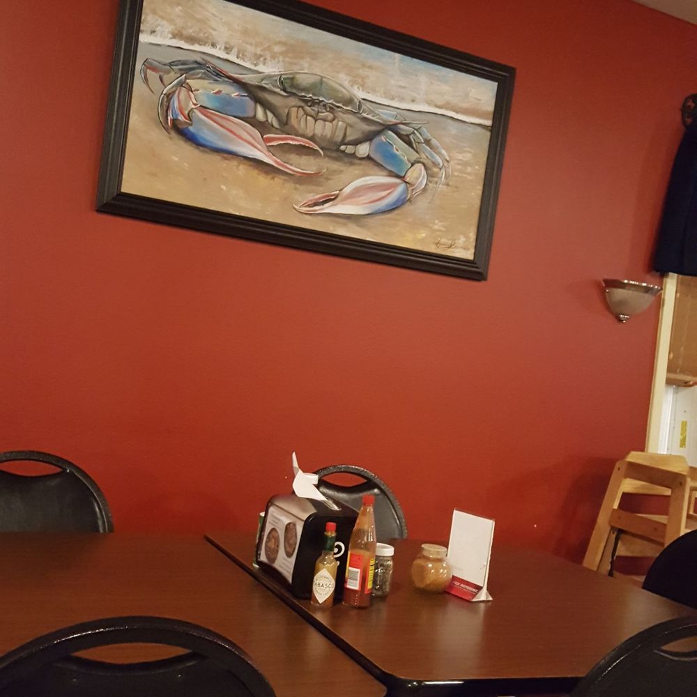 Me-Maws Cajun Cuisine - a table and chairs - Cajun/Creole Near Me - Galliano, Louisiana