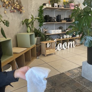Bloom - Inside - Coffee & Tea Near Me - Los Angeles, California Bloom - Inside - Coffee & Tea Near Me - Los Angeles, California