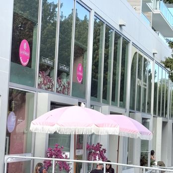 La Vie Belle - Outdoor patio - Breakfast & Brunch Near Me - Miami Beach, Florida