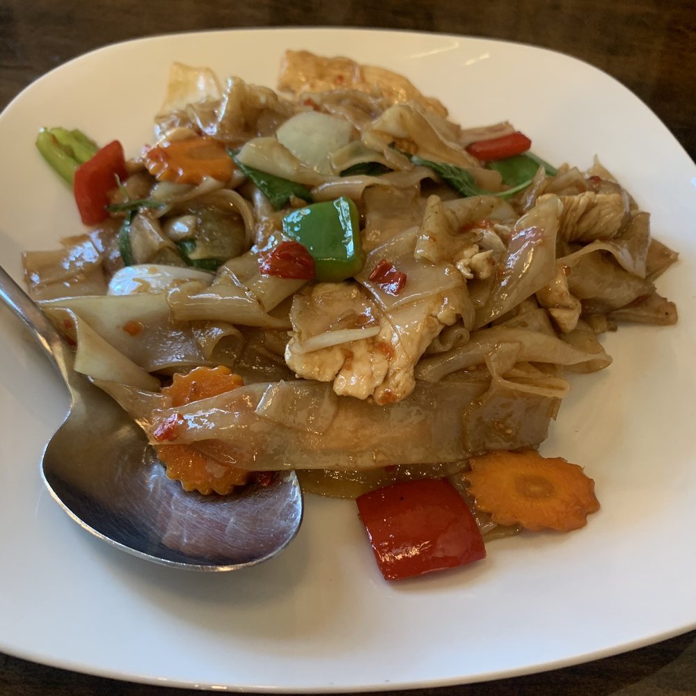 Eggplants Thai Cuisine - Drunken noodle with chicken (1 heat) - Thai Near Me - Temecula, California Eggplants Thai Cuisine - Drunken noodle with chicken (1 heat) - Thai Near Me - Temecula, California