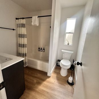 Cave Springs Resort - Hotels Near Me - Dunsmuir, California