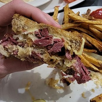 Rumors - Reuben Sandwich & Fries - Mediterranean Near Me - Toledo, Ohio