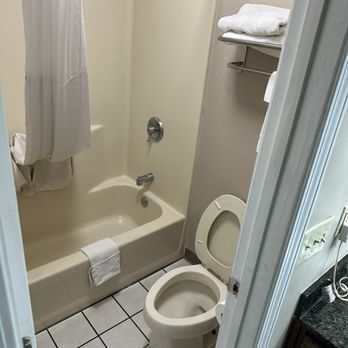 Baymont by Wyndham Eufaula - Bathroom as we found it - Hotels Near Me - Eufaula, Alabama Baymont by Wyndham Eufaula - Bathroom as we found it - Hotels Near Me - Eufaula, Alabama