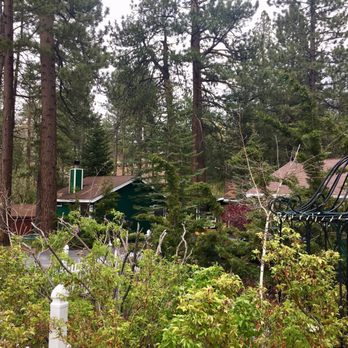Big Bear Manor Spa Cabins - The grounds - Ski Resorts Near Me - Big Bear Lake, California