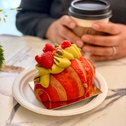 Bijoux French Pastry - Raspberry Croissant