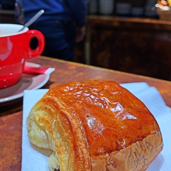 Le Savio - Chocolat Croissant! Feeding my inner Roux! - Bakeries Near Me - Paris, 75